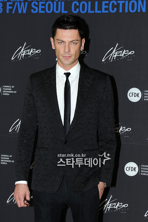 Image readtop 2013 229461 1364283262874917