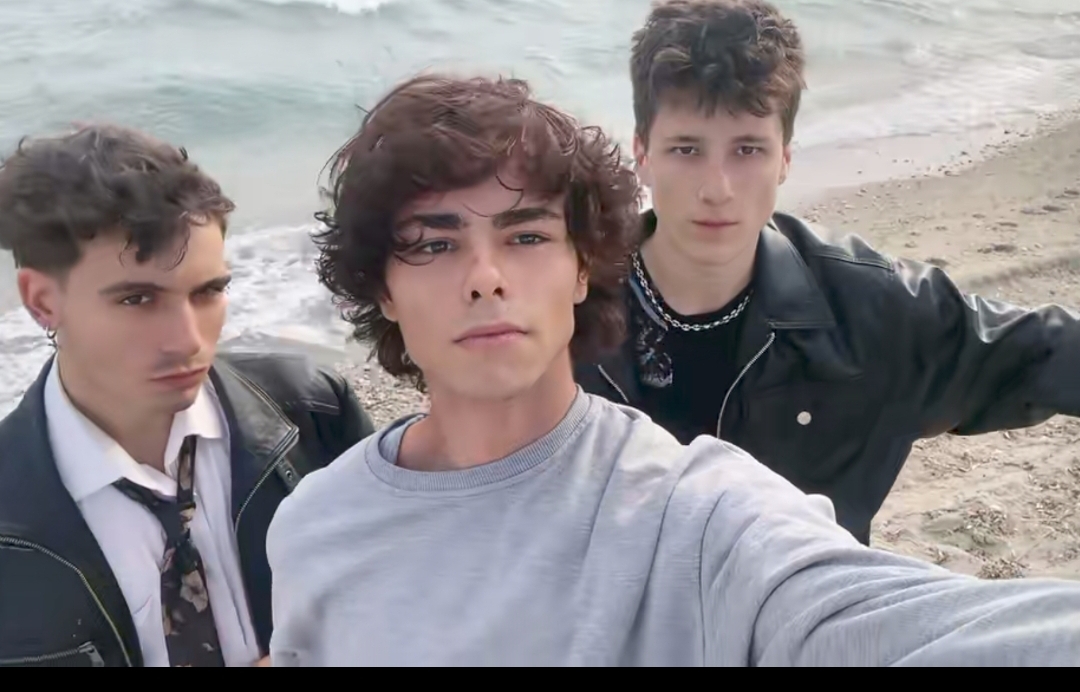 Screenshot 2025 11 23 16 44 57 924 commiuigallery edit