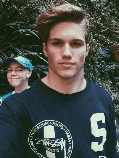 2772946 ezgifcom gif maker 36