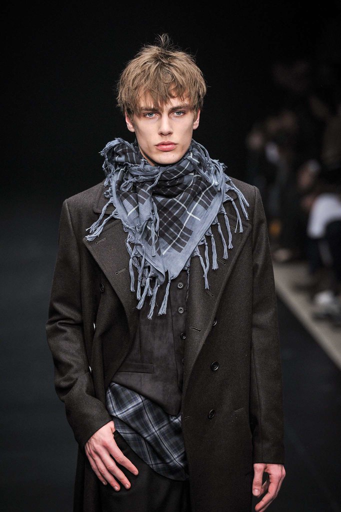 16900660777 9369939896 b