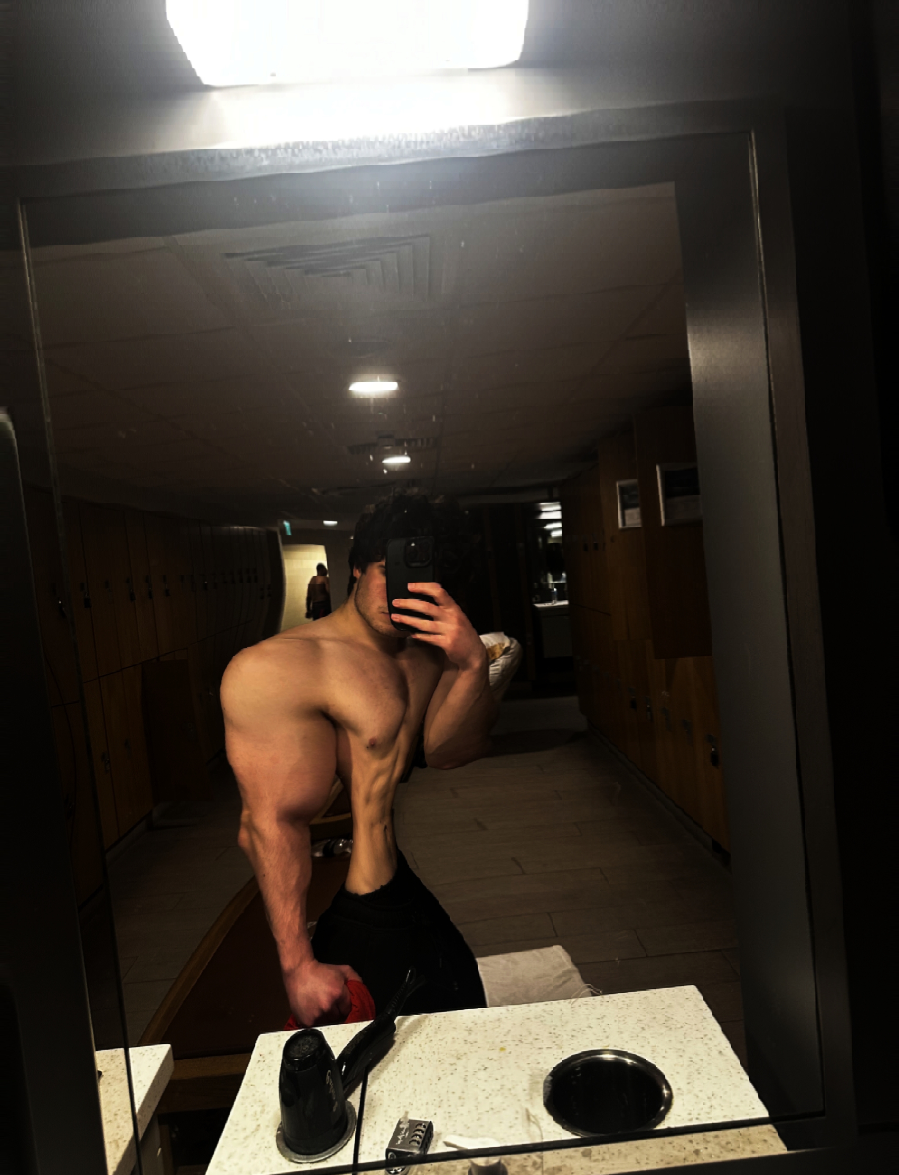 Retouch 2025121522305723