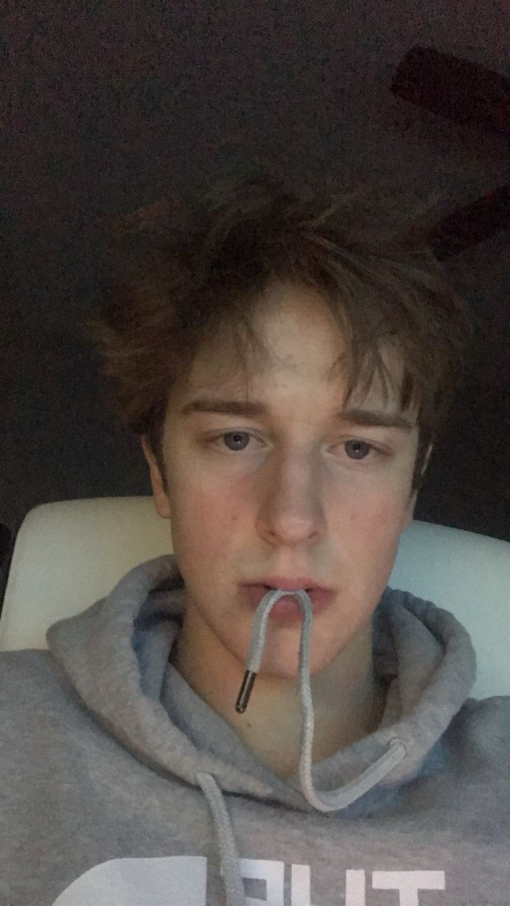 Photo 2025 12 12 23 33 07