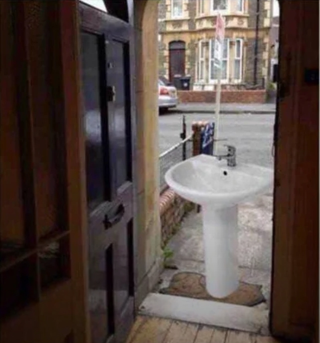 Screenshot 2025 12 19 07 22 47 384 comredditfrontpage edit