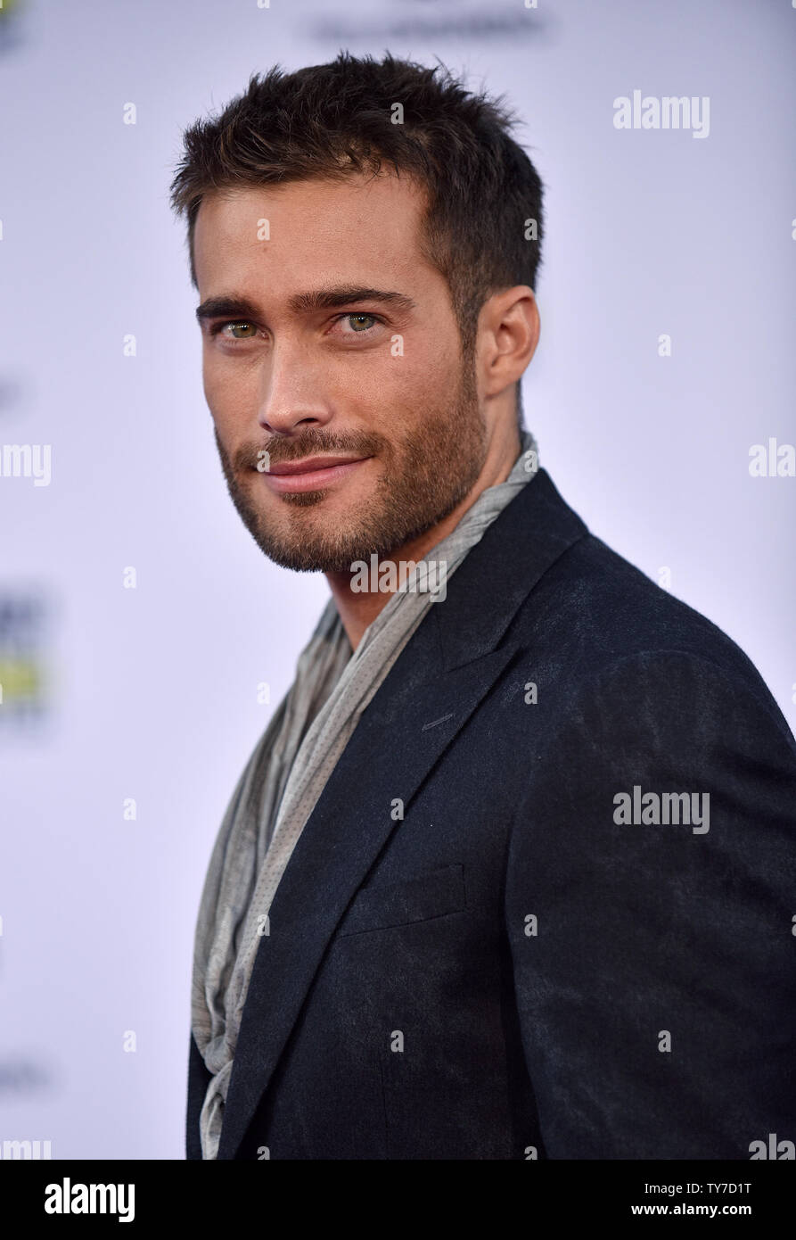 Argentine actor and musician rodrigo guirao arrives for the latin american music awards 2017 a