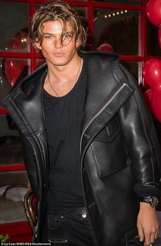 1790786 3E9D7FA100000578 4348416 image m 80 1490438557783