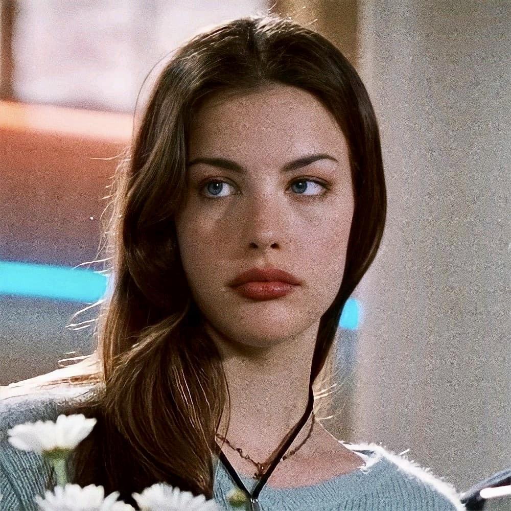 How would you rate liv tyler circa 1990s actress model and v0 dbf0xwfmxq2c1