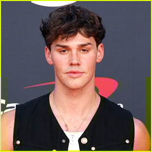 Noah beck reveals he still hasnt filmed his movie the qb bad boy me