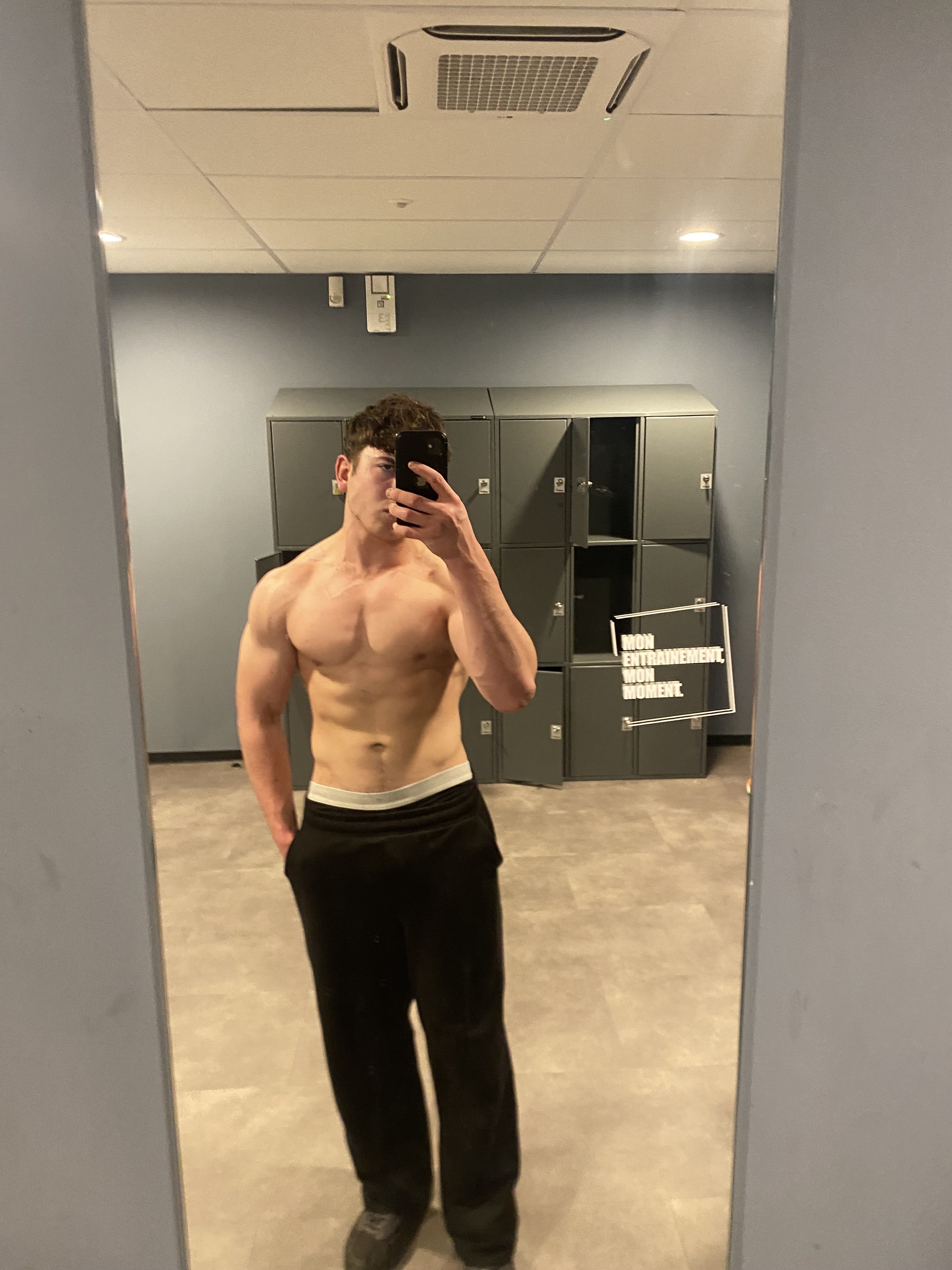 1AFE944B 1C8A 427D 9881 9F7CE40BB1DE