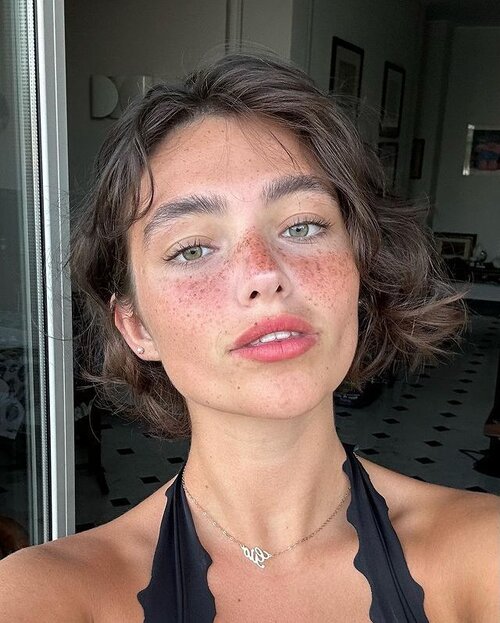 Analyze gio scotti does she have any flaws v0 b9uzai4aar1f1