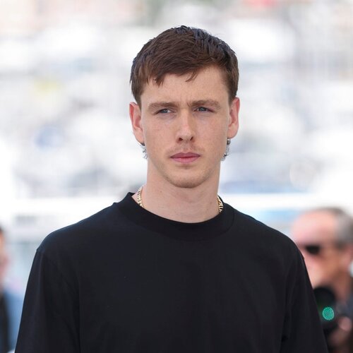 Harris dickinson attends the photocall for triangle of news photo 1703021836