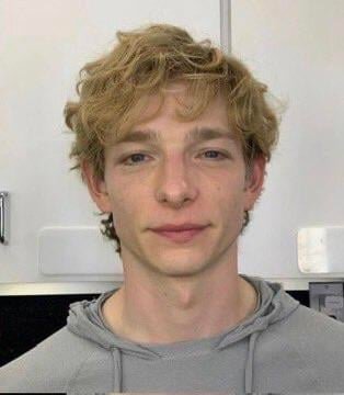 What about blonde mike faist as young haymitch v0 s0orynd7aa5d1
