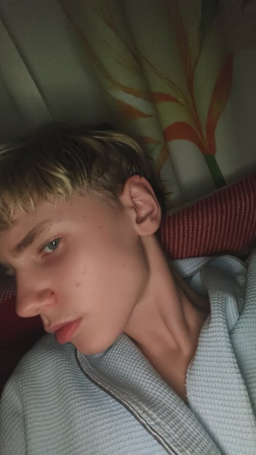 5796194_Snapchat-423660754.jpg