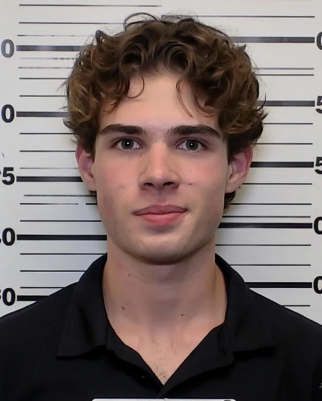 Clavicular has slight exotropia in his mugshot v0 xf2c4cx9maig1