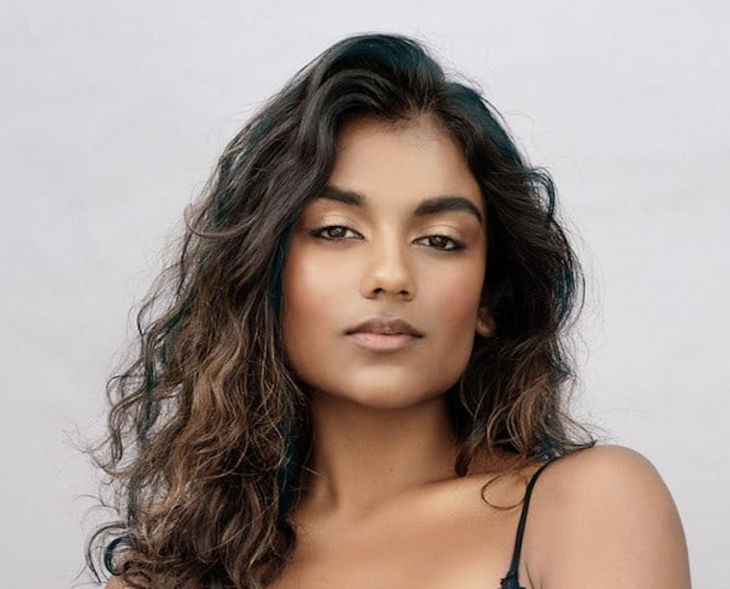 MV5BYjQwYTk3ZWUtNWI4OC00YzYzLWFlZjAtNWFhZmQ0MTgzMWJmXkEyXkFqcGc V1 