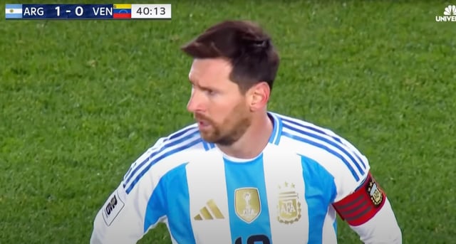 Why is the adidas captain armband red v0 325t6bglh9nf1