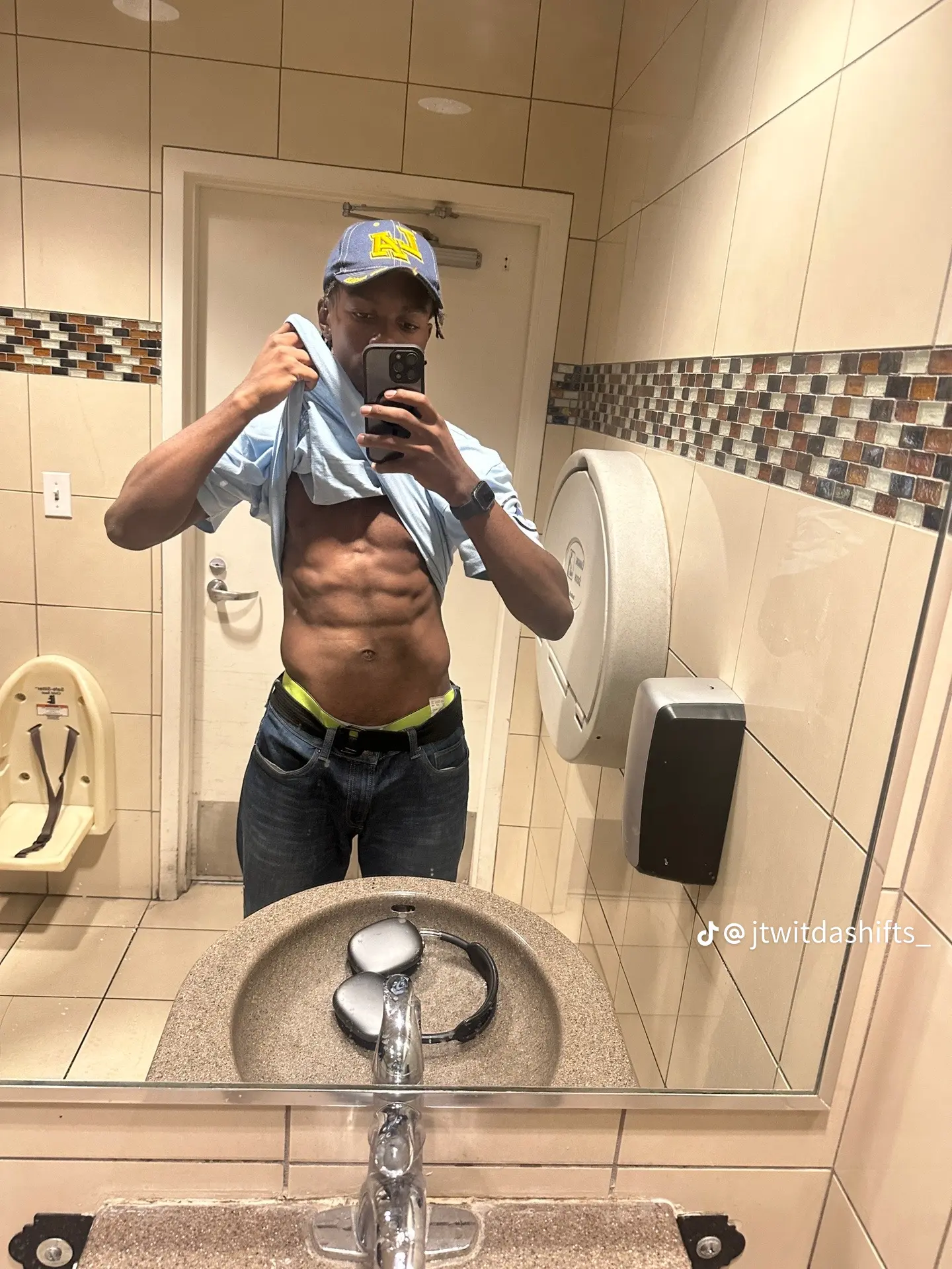 Temp image 7D30DB77 7F87 4B2E BFF3 CA9635EAB9C5