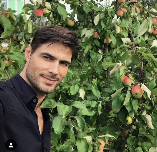 2731740 008427F3 9148 45E9 8006 BA7EA884CD1B