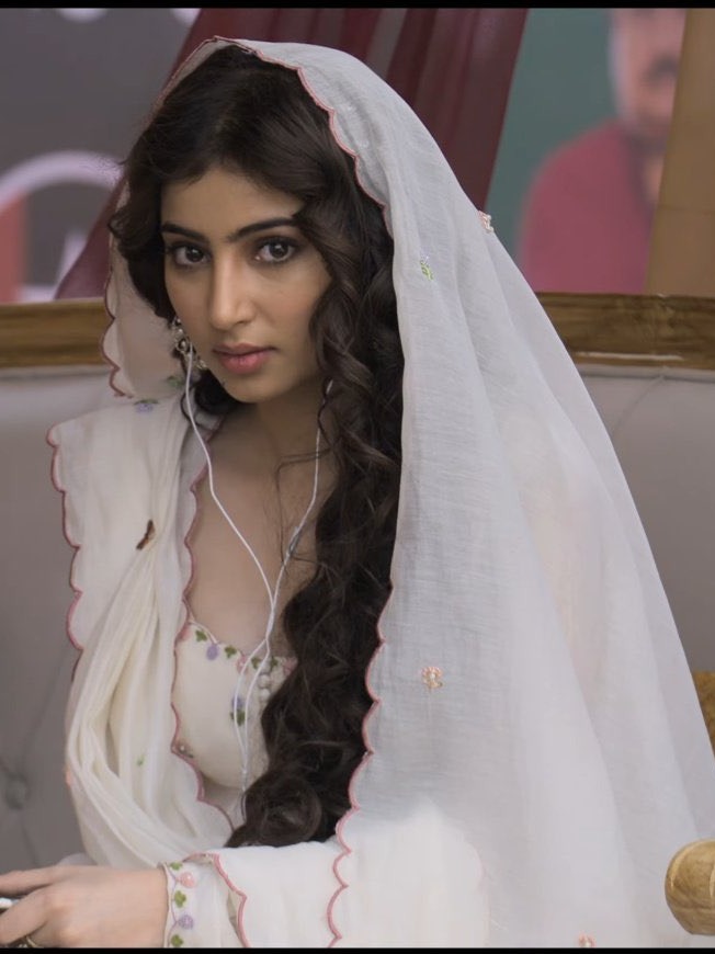 Sara arjun dhurandhar 074535363 3x4