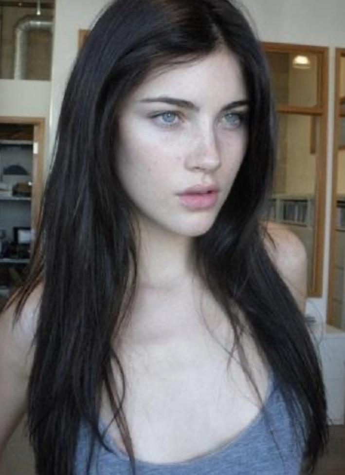 Model anna speckhart low trust or high trust face v0 sijo5ksnssjc1