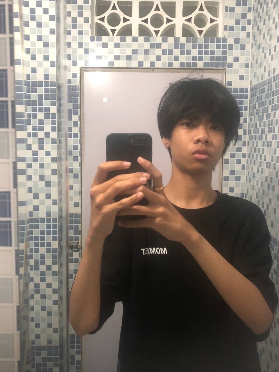 Photo 6208436640565366329 y