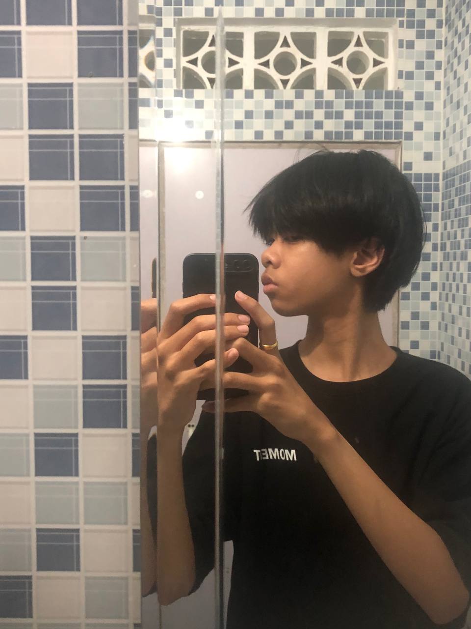 Photo 6208436640565366328 y