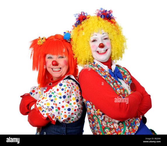 zwei-clown-lachelnd-vor-einem-weissen-hintergrund-isoliert-bejd88.jpg