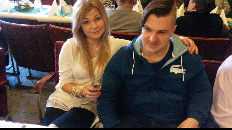 sister vs brother mogg off.jpg