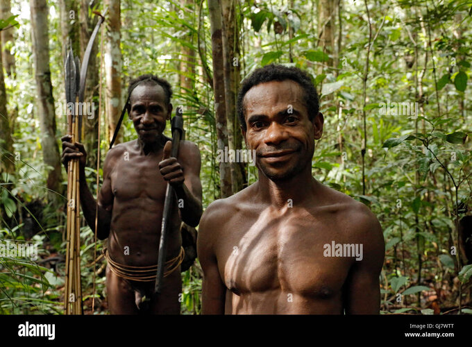 two-men-of-the-nomadic-forest-tribe-korowai-standing-in-the-forest-papua-indonesia-gj7wtt.jpg