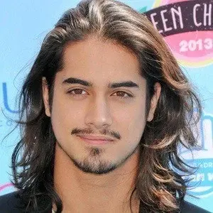 avan-jogia-2.webp