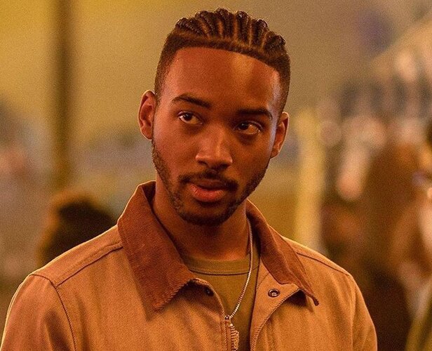 how-old-is-mckay-from-euphoria---algee-smith-1642179896-view-0.jpg