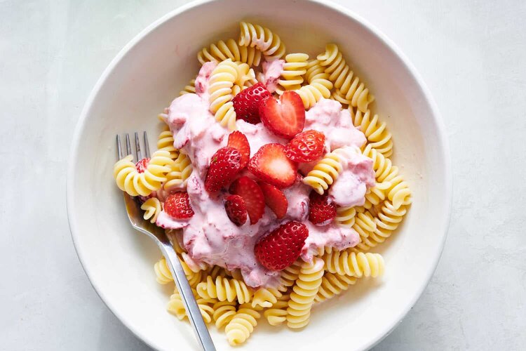 10FD-STRAWBERRY-PASTAREX-VV-Polish-Strawberry-Pasta-2-mzfg-threeByTwoMediumAt2X.jpg