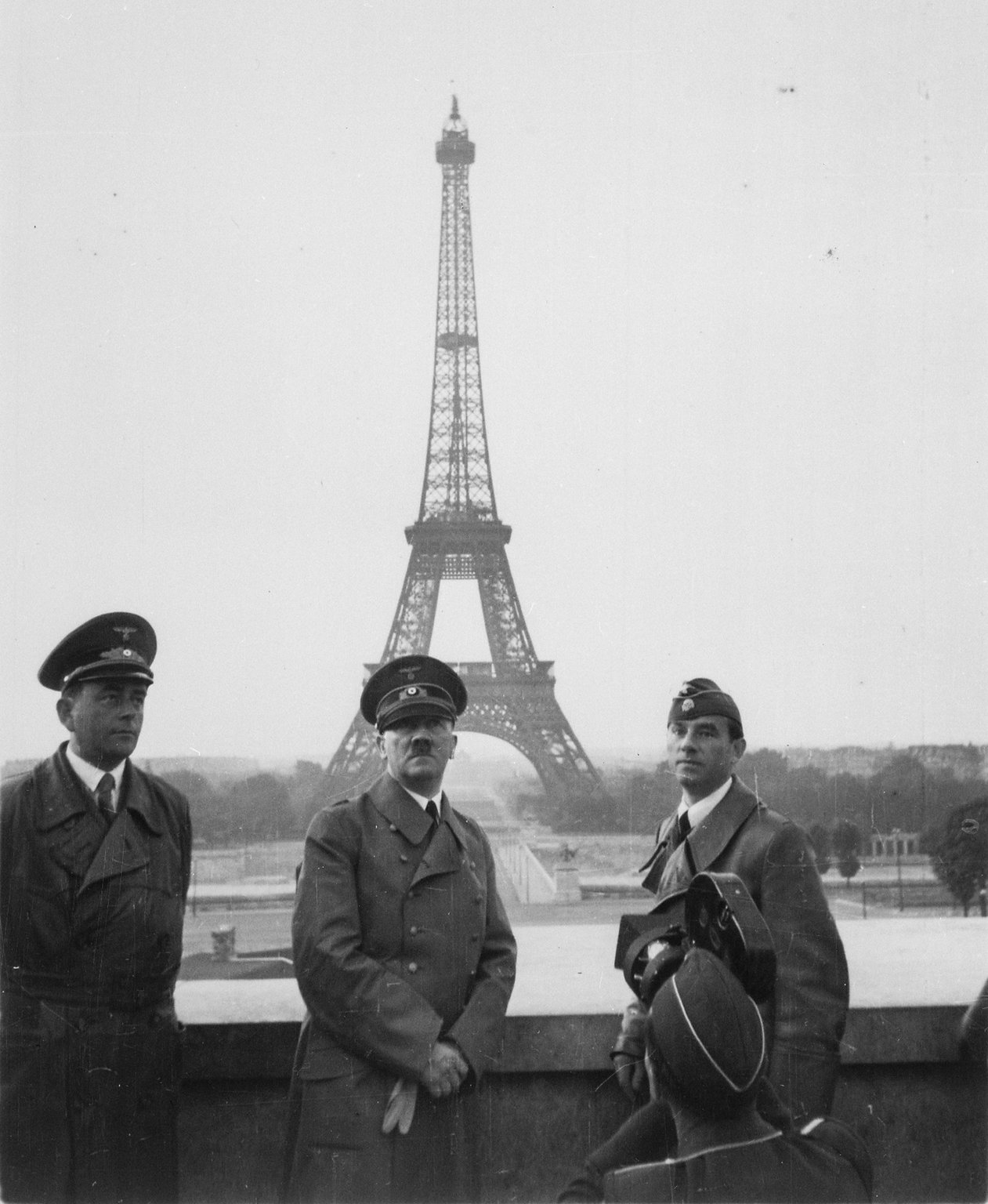 Hitler speer y breker en paris 23 de junio de 1940  1536x1536 q85 subsampling 2