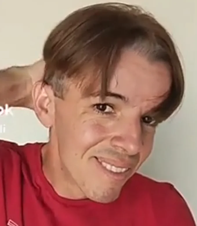 36 year old model who thinks he looks 17 but actually looks v0 3djj6ee329nf1