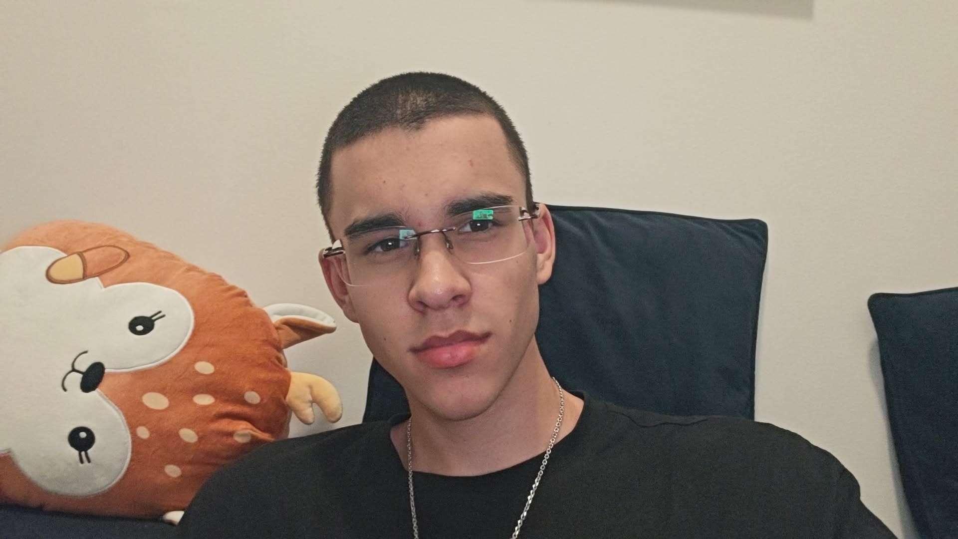 1000028085