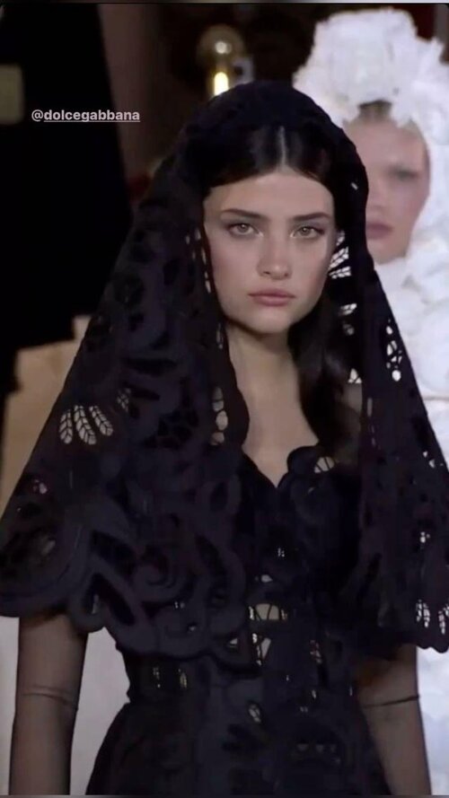 Blanca soler spanish model v0 42tgmyukudtg1