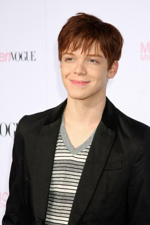 los-angeles-oct-1-cameron-monaghan-arrives-at-the-8th-teen-vogue-young-hollywood-party-red-car...jpg