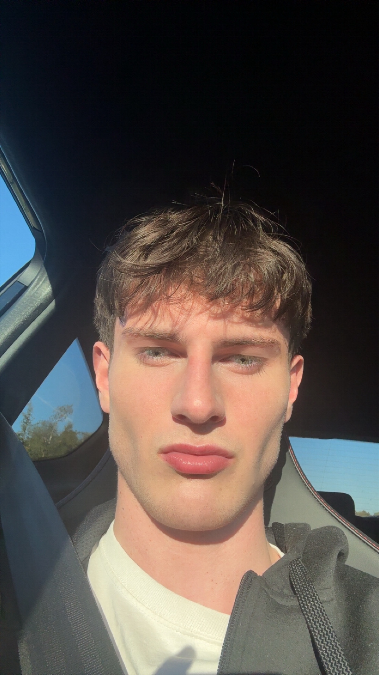 Facetune 28 04 2026 22 27 00