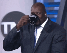 Shaq drinking 1