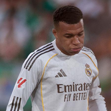 Mbappe do real madrid em jogo contra o betis pelo campeonato espanhol 1778073240664 v2 450x450