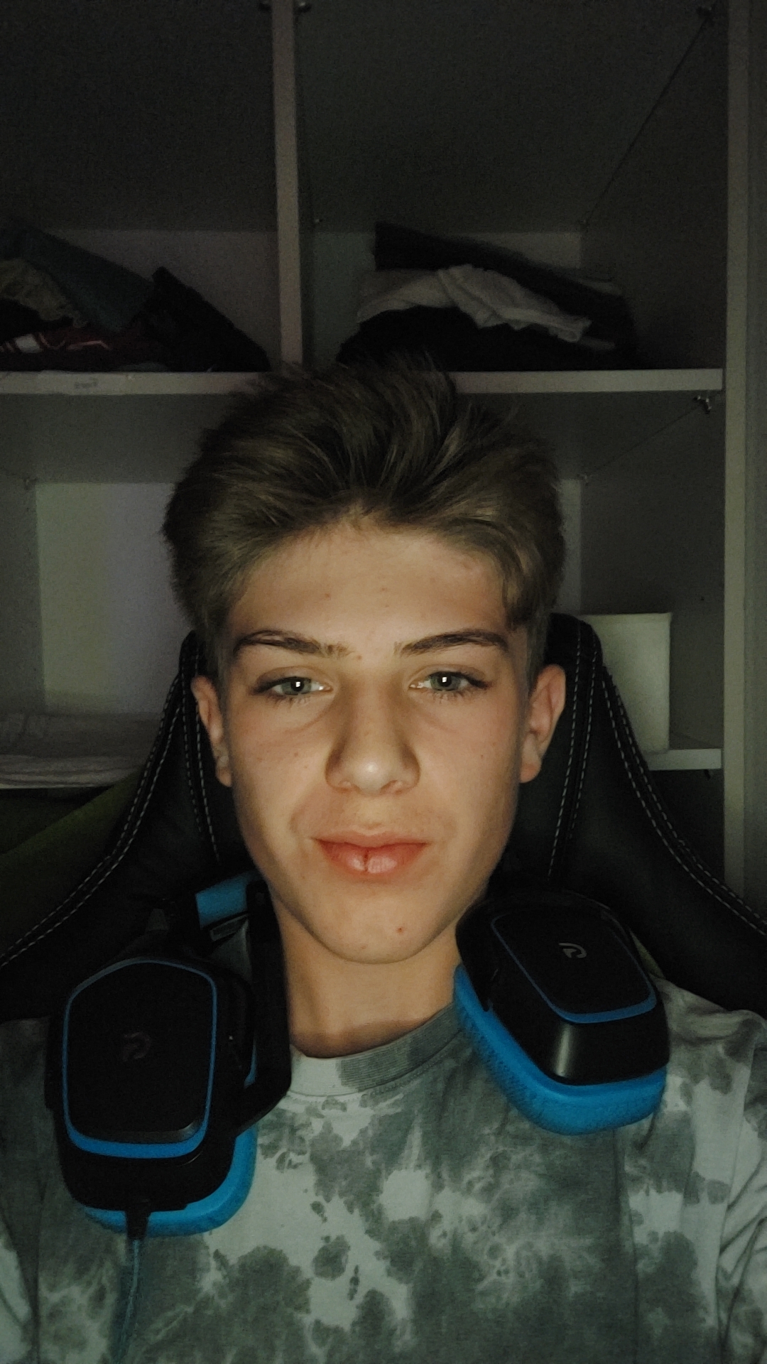 1000047079
