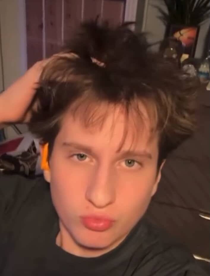 1778989886943