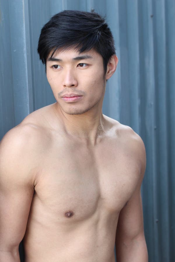 Sensuous asian man shirtless close up 95252842