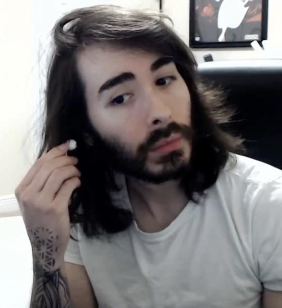 Do you call him penguinz0 or moistcr1tikal v0 1ugfb39zxfag1