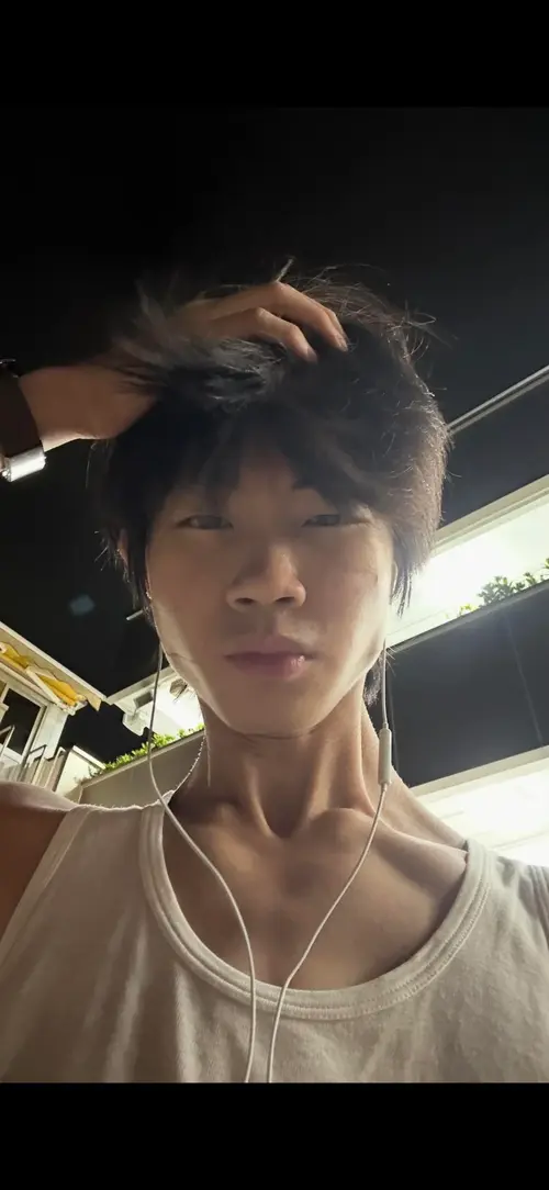 really-need-help-on-what-short-haircut-i-should-get-v0-j0opsg5kxt2h1.webp