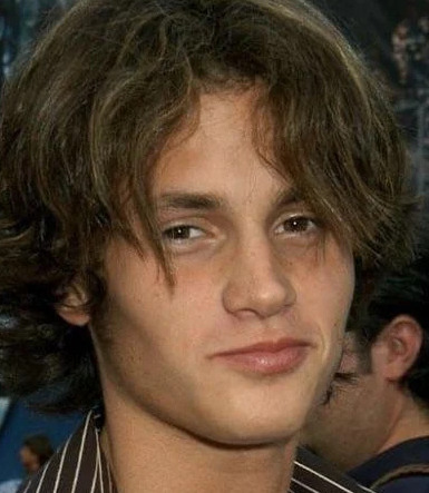 Penn badgley appreciation v0 8obcx288gvxe1 1