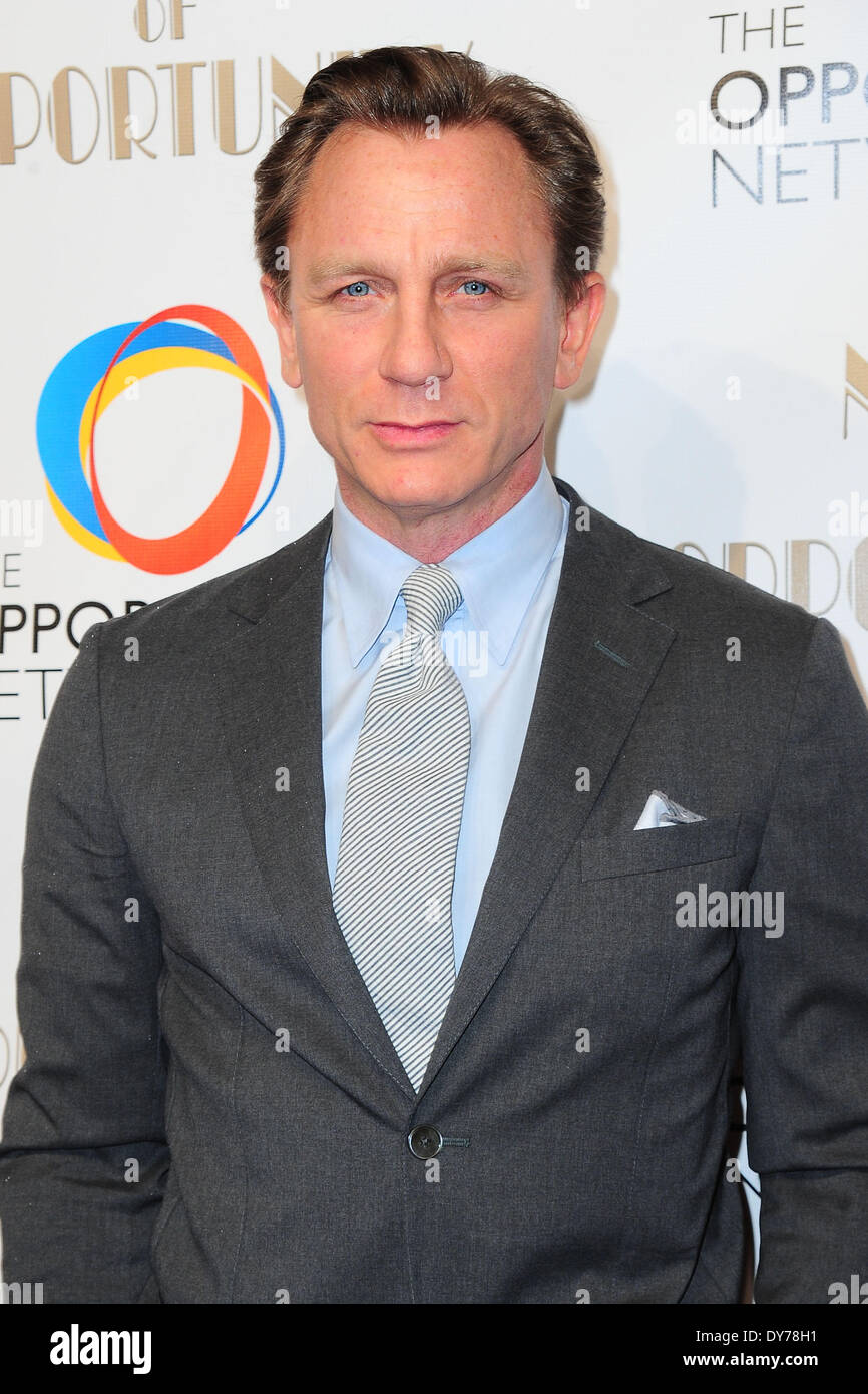 New york ny 7th april 2014 daniel craig poses for photo at the red DY78H1