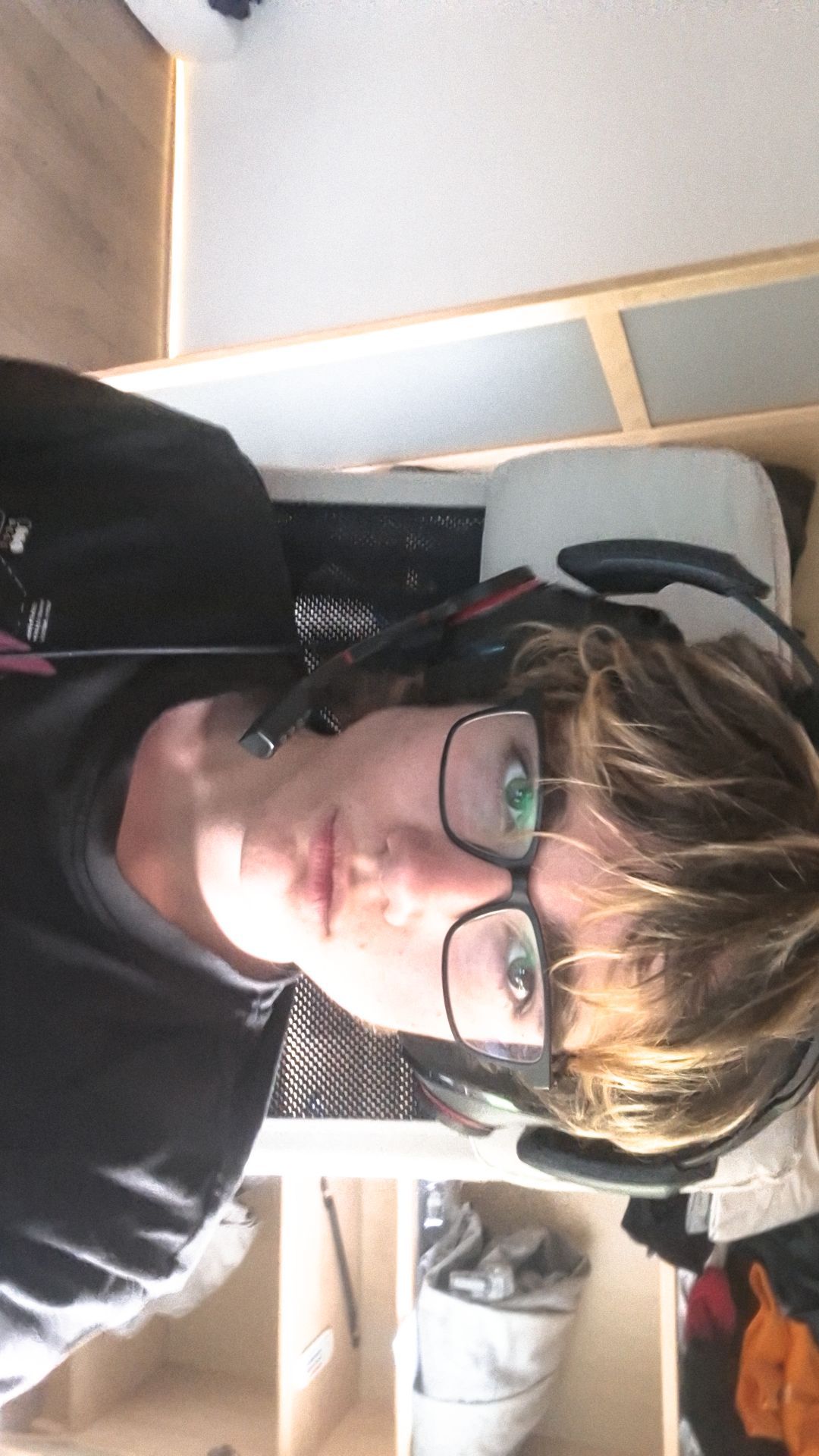 1000022977