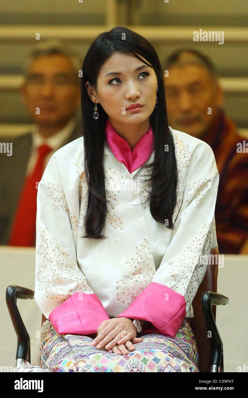 Bhutans queen jetsun pema and king jigme khesar namgyel wangchuck C99FNT