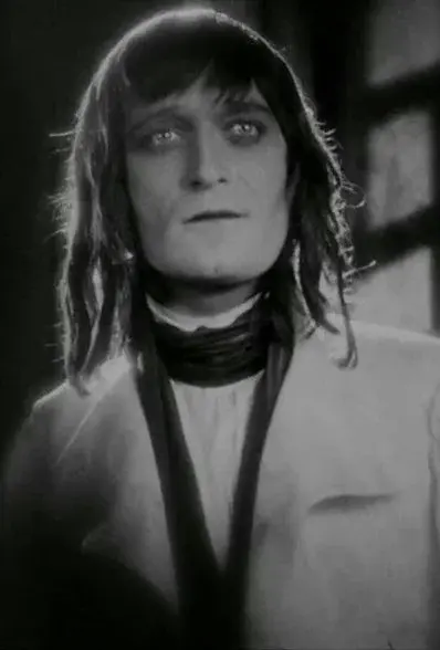 albert-dieudonné-as-napoleon-in-abel-gances-1927-movie-v0-2pyeqicxe7wg1.webp