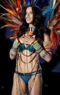 adriana-lima-victorias-secret-fashion-show-shanghai-20-nov-17-02.jpg